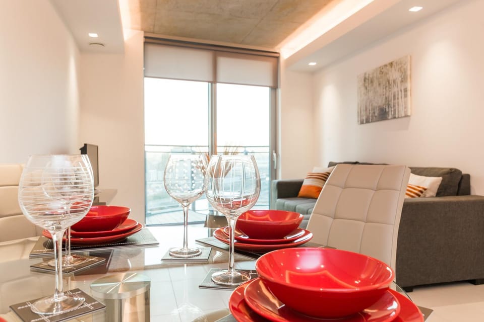 Staff, People, View (from property/room), Food and drinks, Guests, City view, Garden view, Drinks, Non alcoholic drinks, children, young children, older children, group of guests, Family