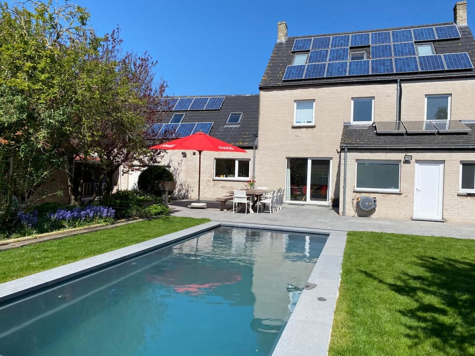 Property building, Swimming pool, Swimming pool