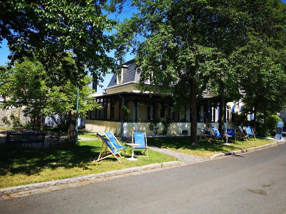 Property building, Day, Garden, Garden view