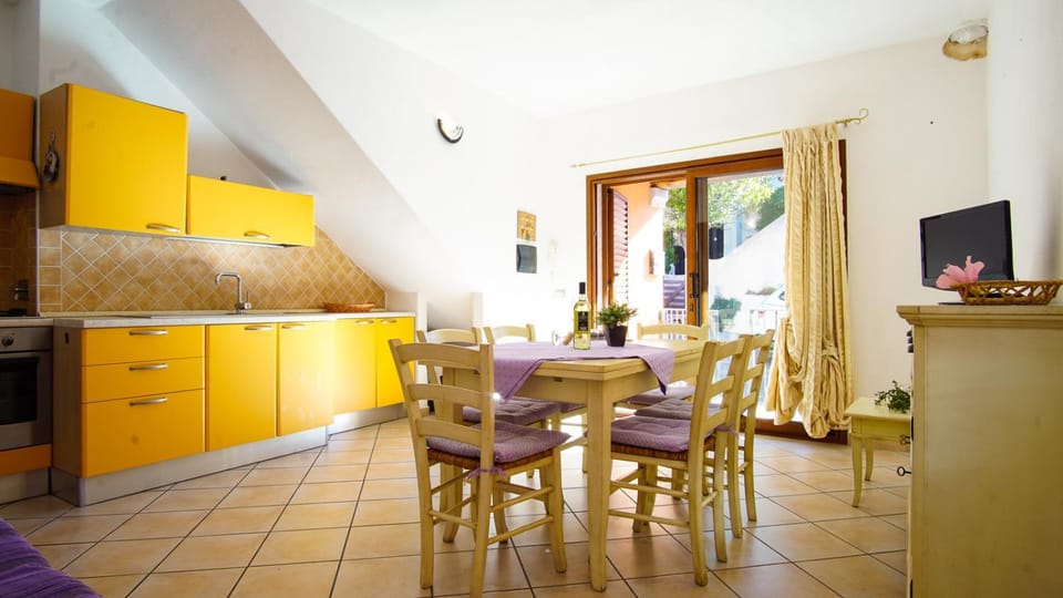 Kitchen or kitchenette, Living room, Dining area