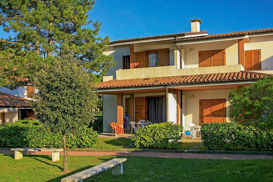 Property building, Garden, Balcony/Terrace
