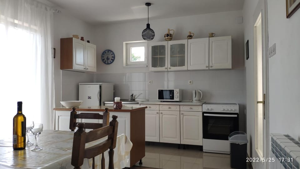 Dining area, oven, kitchen