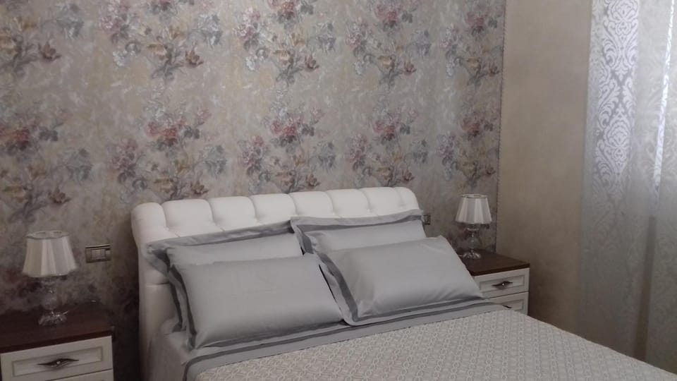 Photo of the whole room, Decorative detail