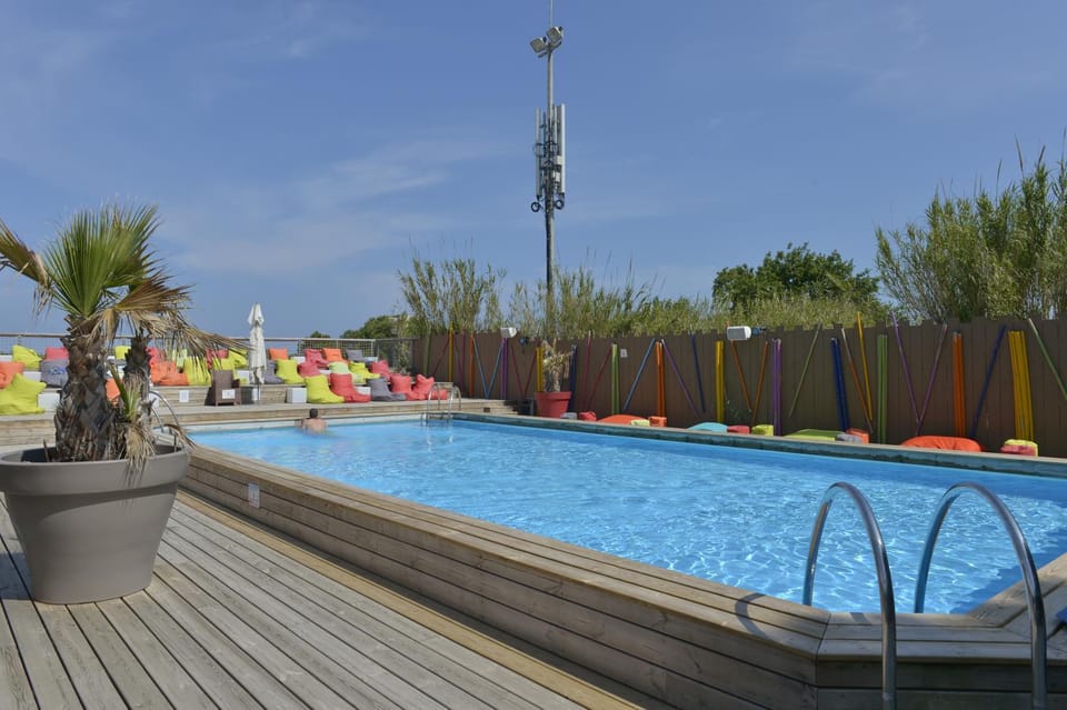 Swimming pool, Swimming pool