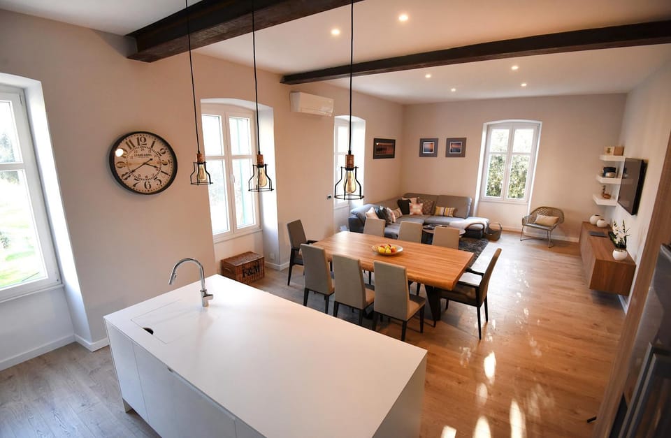 Day, TV and multimedia, Kitchen or kitchenette, Living room, Seating area, Dining area, On site