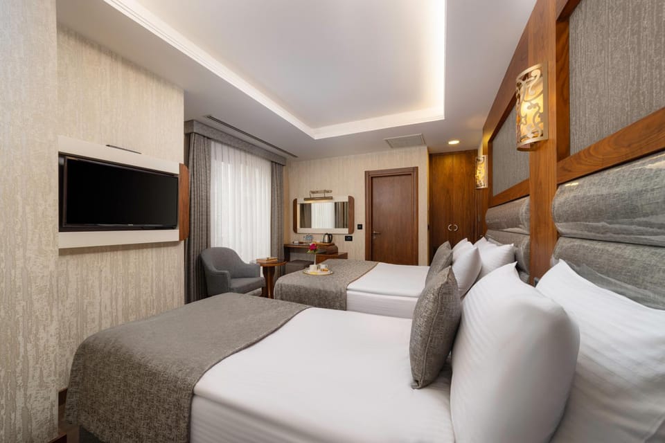 Bed, TV and multimedia, Photo of the whole room