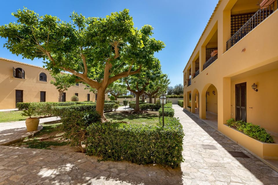 Property building, Day, Garden, Garden view