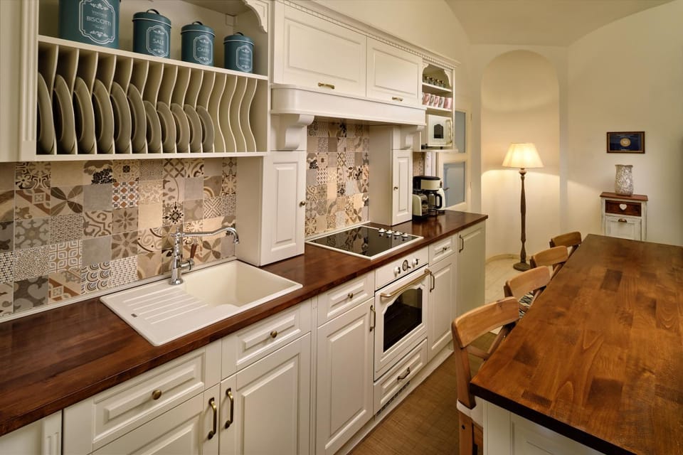 Coffee/tea facilities, Kitchen or kitchenette, Dining area