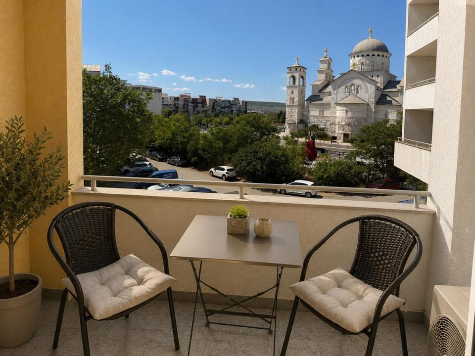 View (from property/room), Balcony/Terrace, Seating area