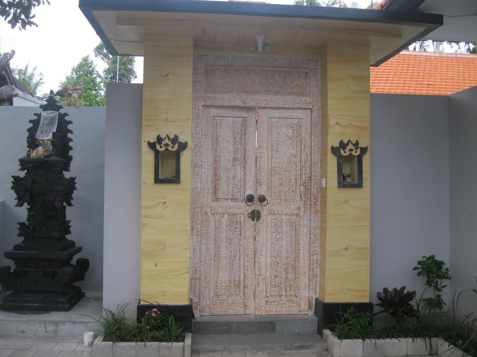 Facade/entrance