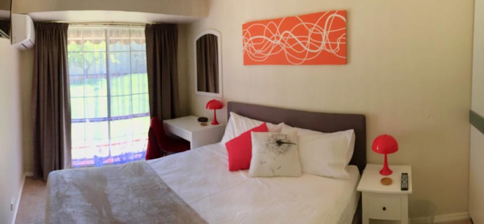 Bedroom, Garden view