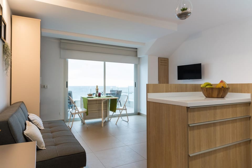 Kitchen or kitchenette, Sea view