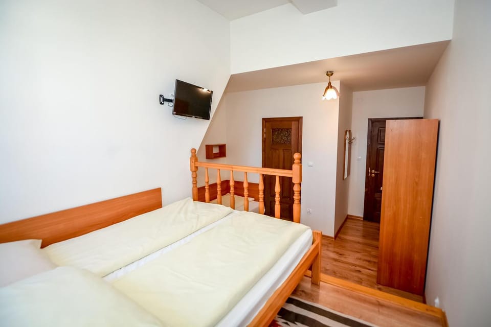 Bed, Photo of the whole room, wardrobe