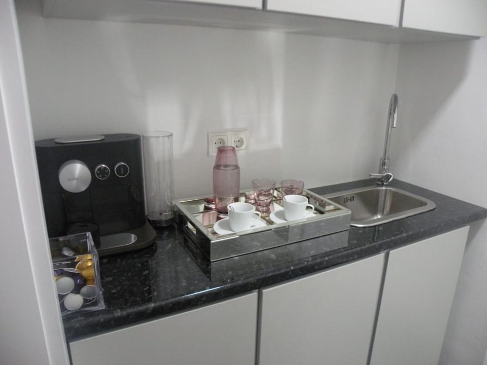 Coffee/tea facilities, Kitchen or kitchenette, Decorative detail, minibar