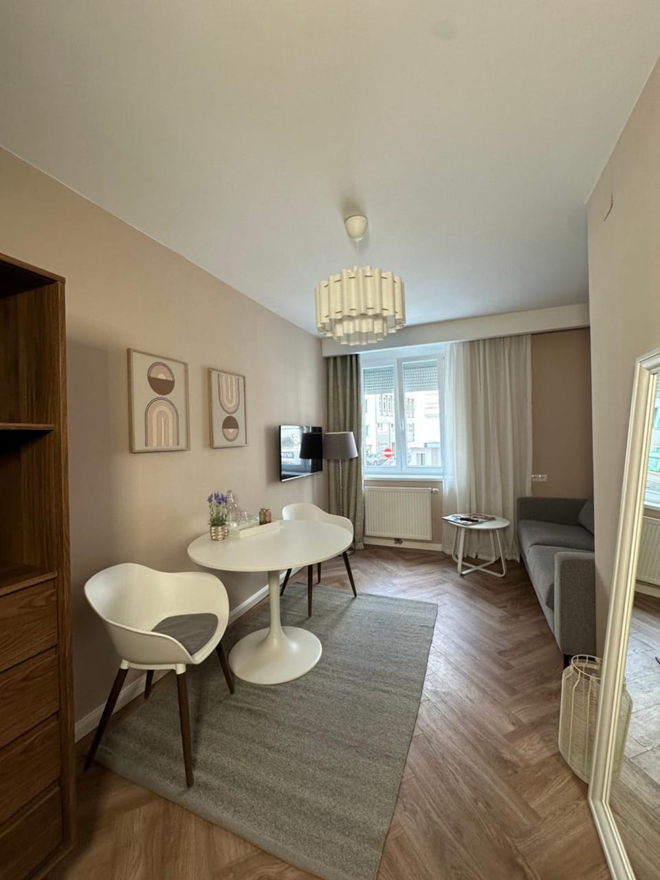 TV and multimedia, Living room, Seating area, Dining area
