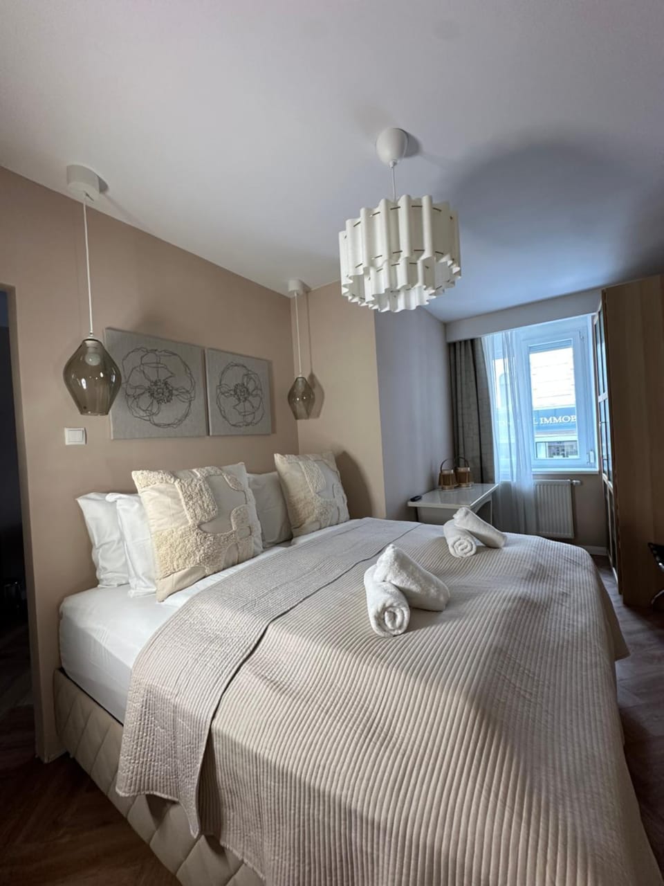 Bed, Bedroom, towels