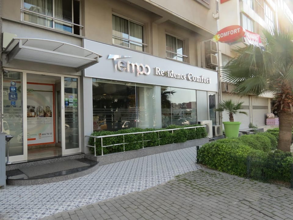 Facade/entrance