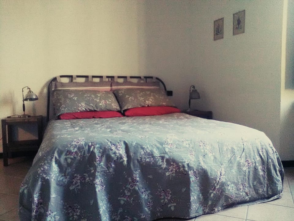 TV and multimedia, Photo of the whole room, Bedroom