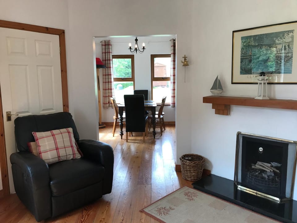 Kesh Lakeside Cottage House in County Donegal