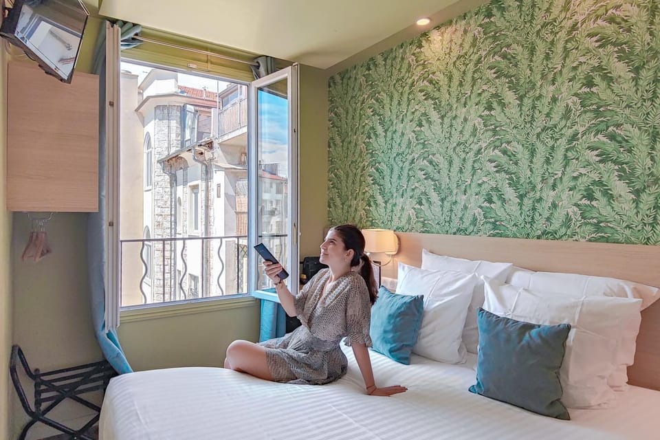 Bed, Photo of the whole room