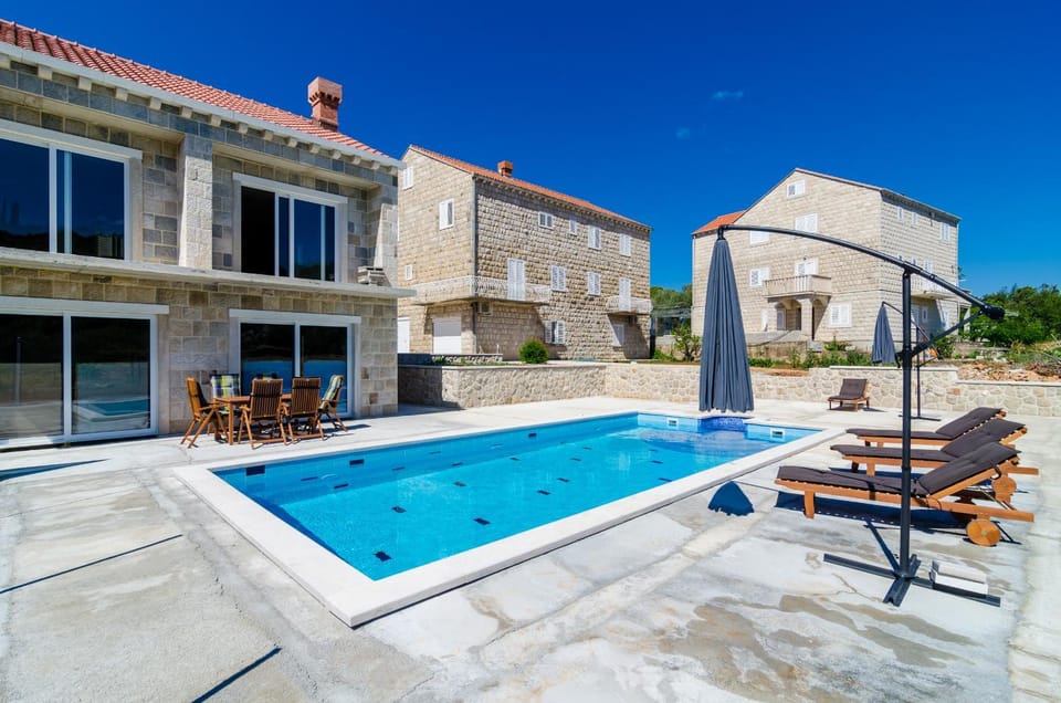 Property building, Swimming pool