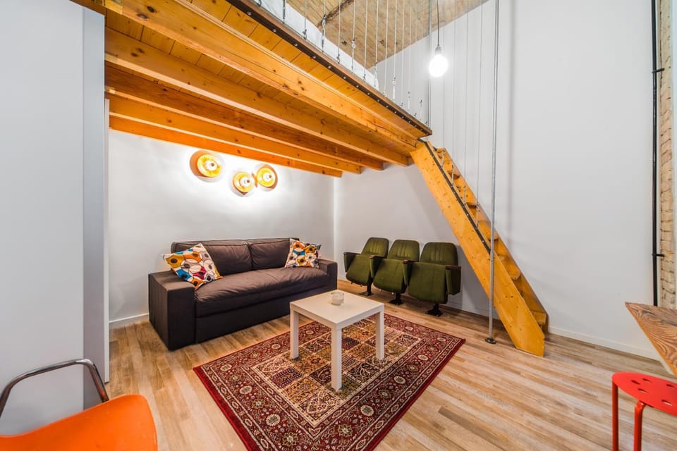 Bed, Living room