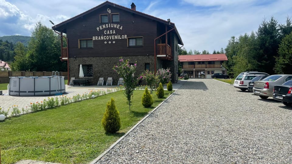 Property building, Garden view, Parking