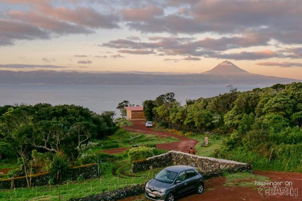 Mountain view, Sea view