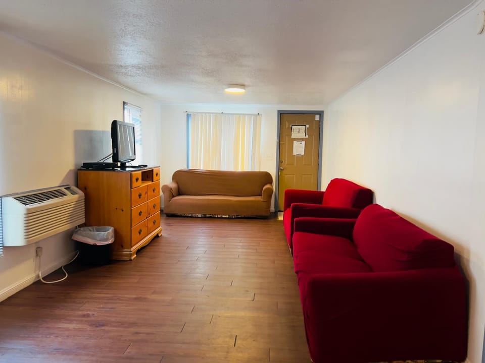 TV and multimedia, Seating area
