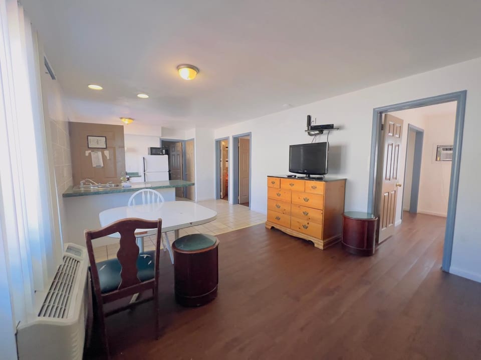 TV and multimedia, Kitchen or kitchenette