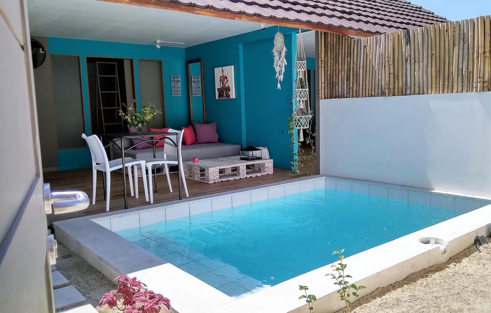 Patio, Balcony/Terrace, Living room, Seating area, Swimming pool, Swimming pool