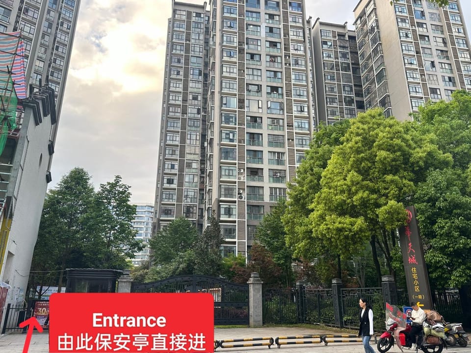 Sky Gate Guesthouse-English Speaking Hostess, Family friendly,2-minute walk to Entrance of Tianmen Mount ,Free pick up service,Book attraction tickets, Free Laundry,Private Tour Bed and Breakfast in Hubei