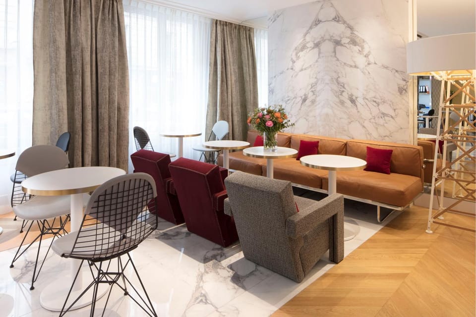 Communal lounge/ TV room