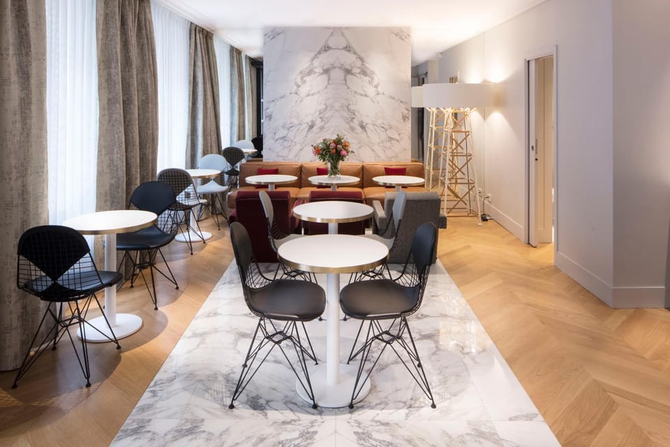 Communal lounge/ TV room