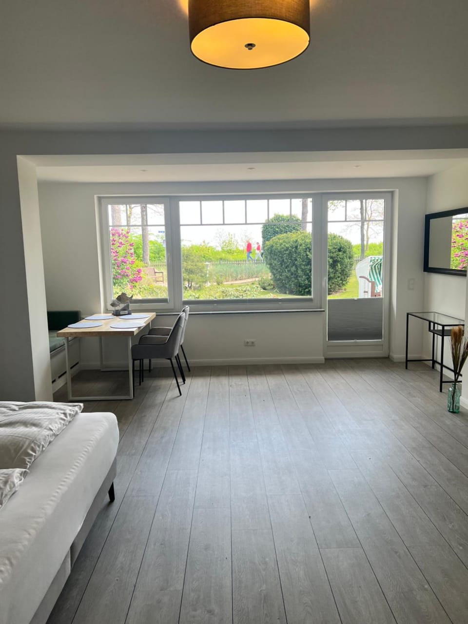 Photo of the whole room, Dining area