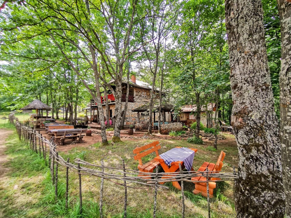 Property building, Restaurant/places to eat, Day, Natural landscape, Garden, Garden view