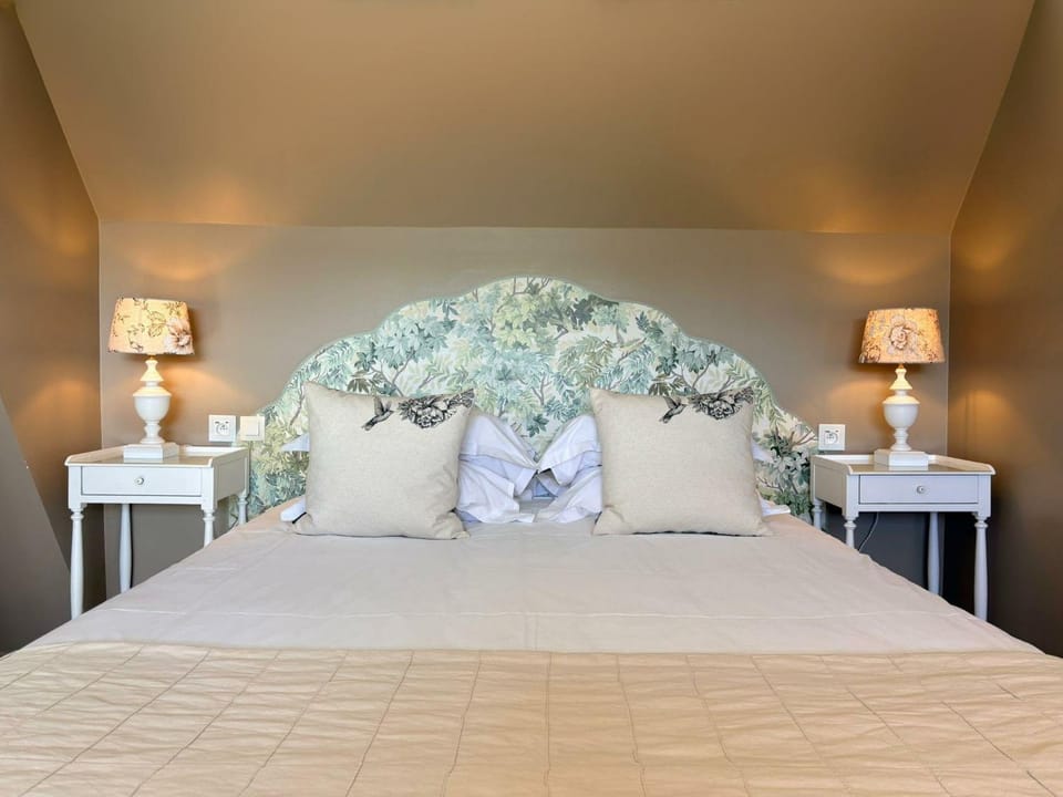 Bed, Decorative detail