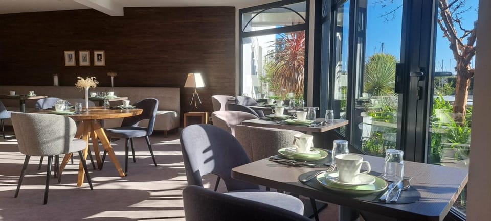 Property building, Breakfast