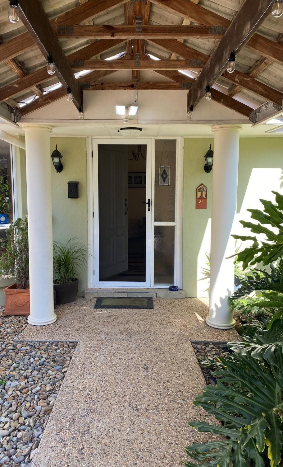 Facade/entrance