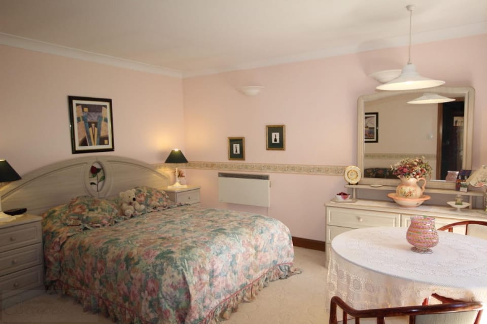 Seating area, Bedroom