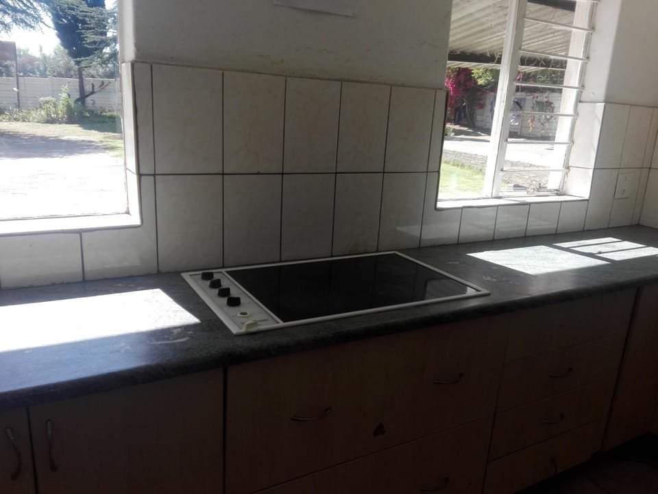 Kitchen or kitchenette, Communal kitchen