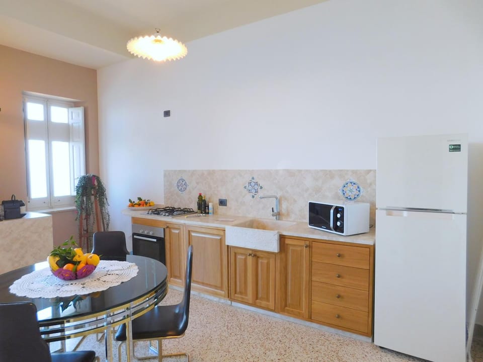 Balcony/Terrace, Kitchen or kitchenette, Dining area, Sea view