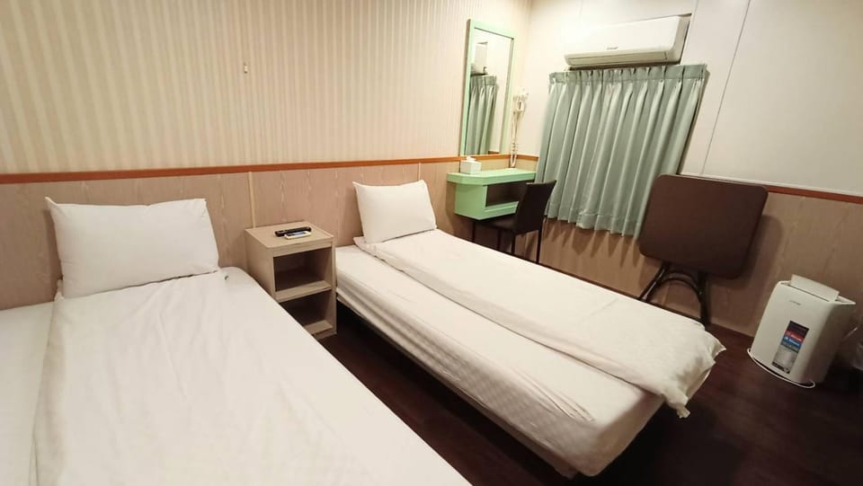 Bed, Photo of the whole room, air conditioner