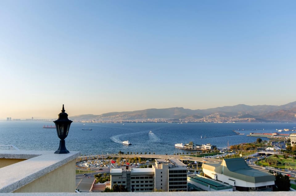 Bird's eye view, View (from property/room), Balcony/Terrace, City view, Sea view, Drinks, Alcoholic drinks, Sunset