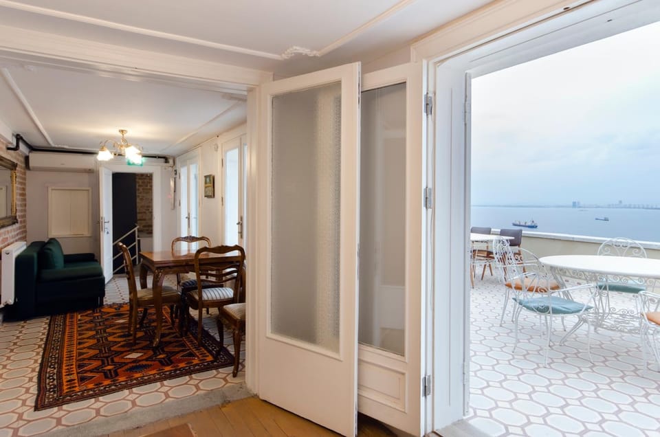 Bird's eye view, View (from property/room), Balcony/Terrace, Seating area, City view, Sea view, Sunset, Family