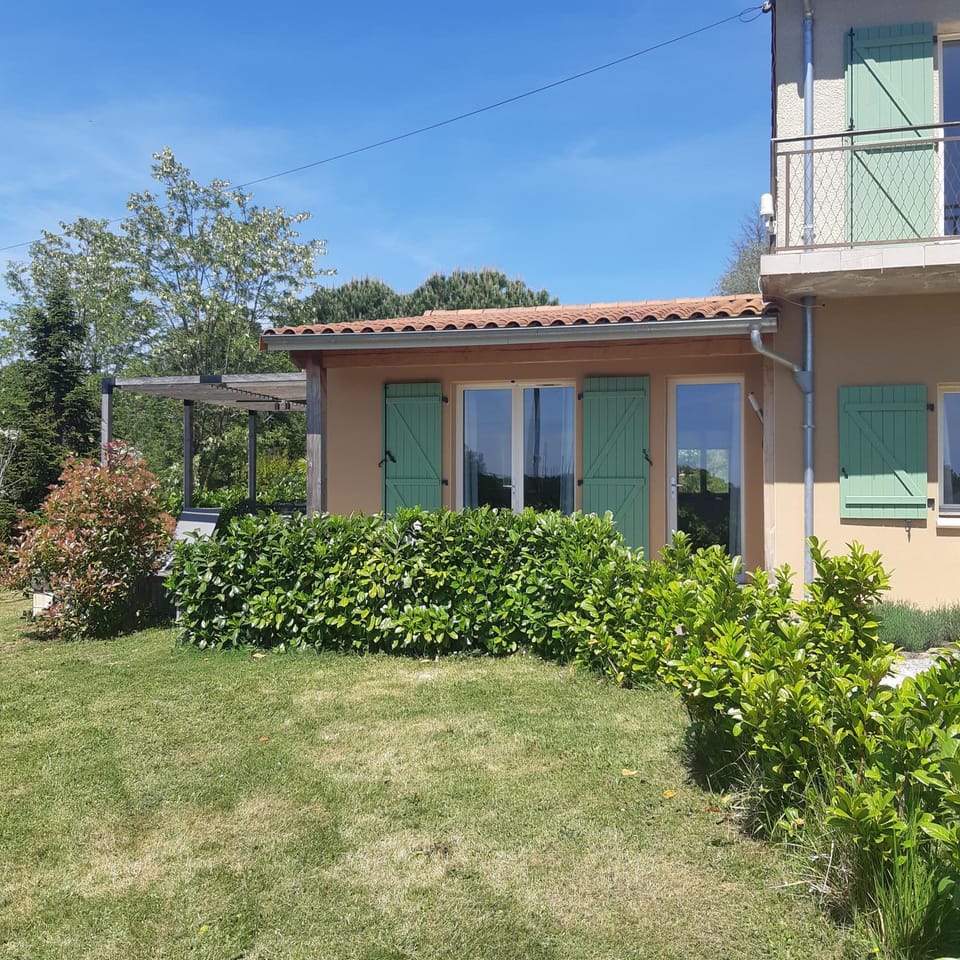 Property building, Facade/entrance, Garden
