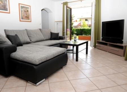 Living room, Photo of the whole room