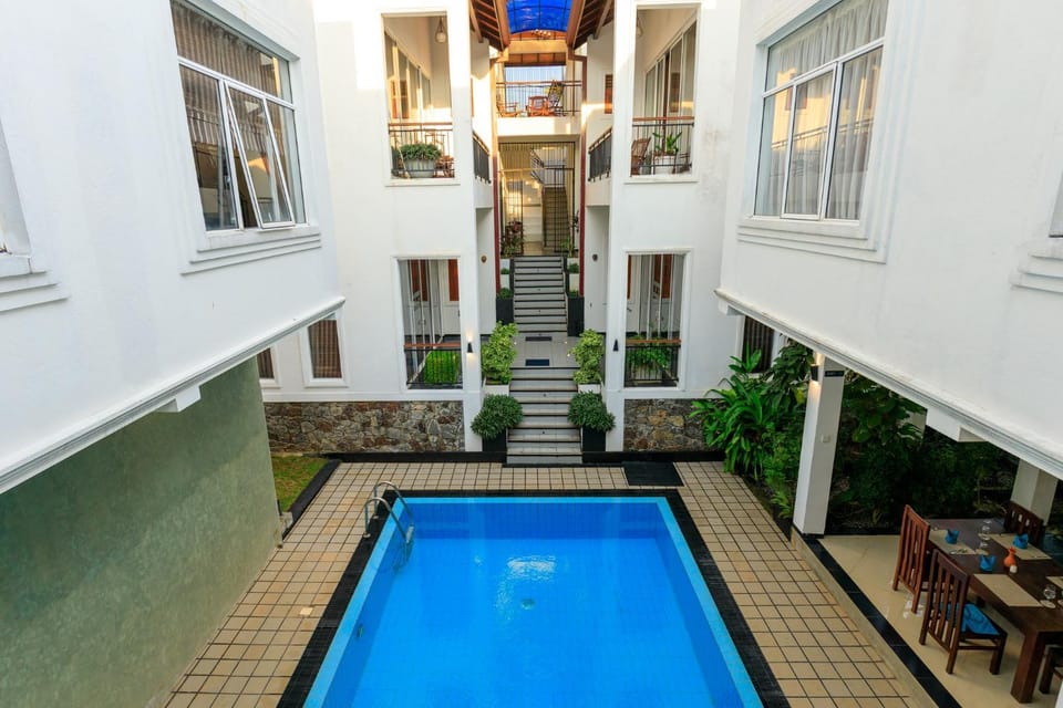 Day, Swimming pool