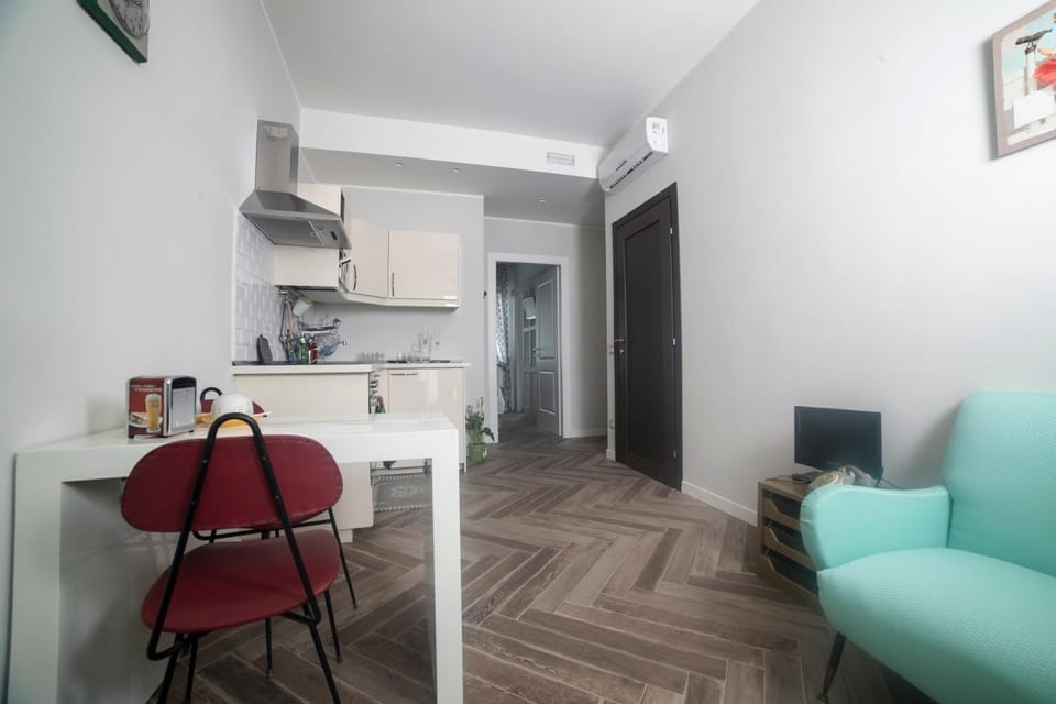 Kitchen or kitchenette, Living room