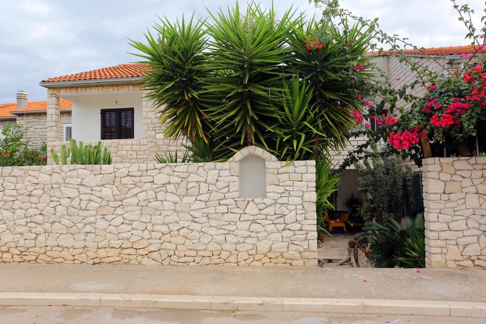 Property building, Facade/entrance, On site